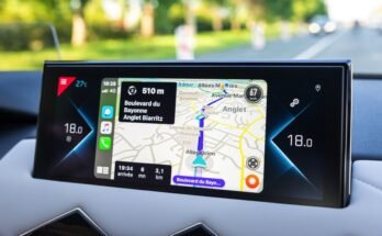 Why is Waze Not Working on Apple Carplay
