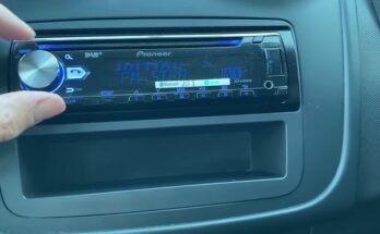 How to Reset a Car Stereo