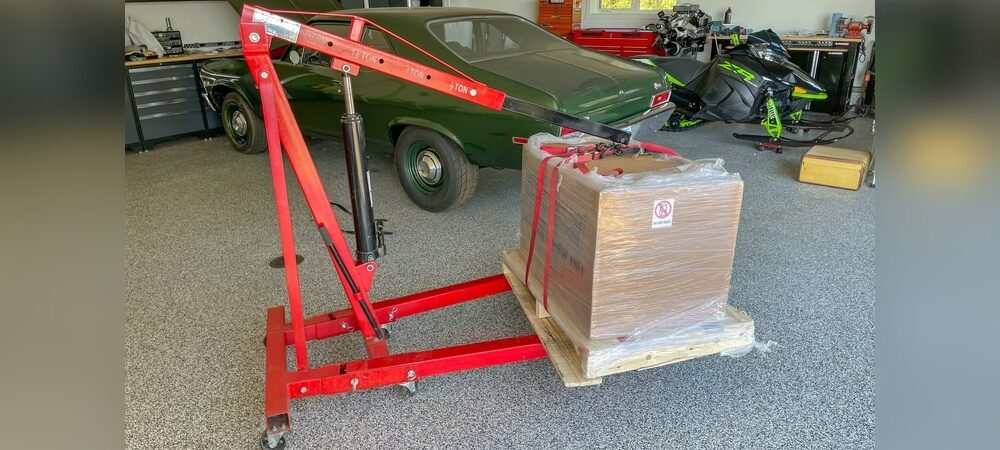 How Wide Should an Engine Hoist Be for Car Removal