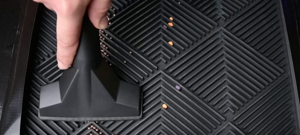 Can Car Vacuums Pick Up Large Debris