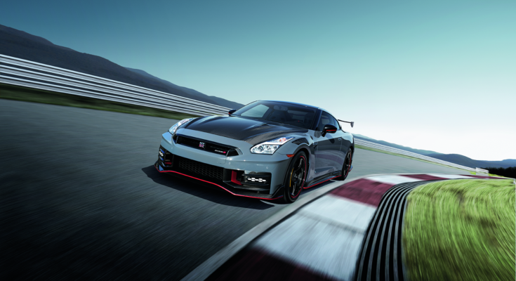 Nissan GT-R Premium Vs NISMO