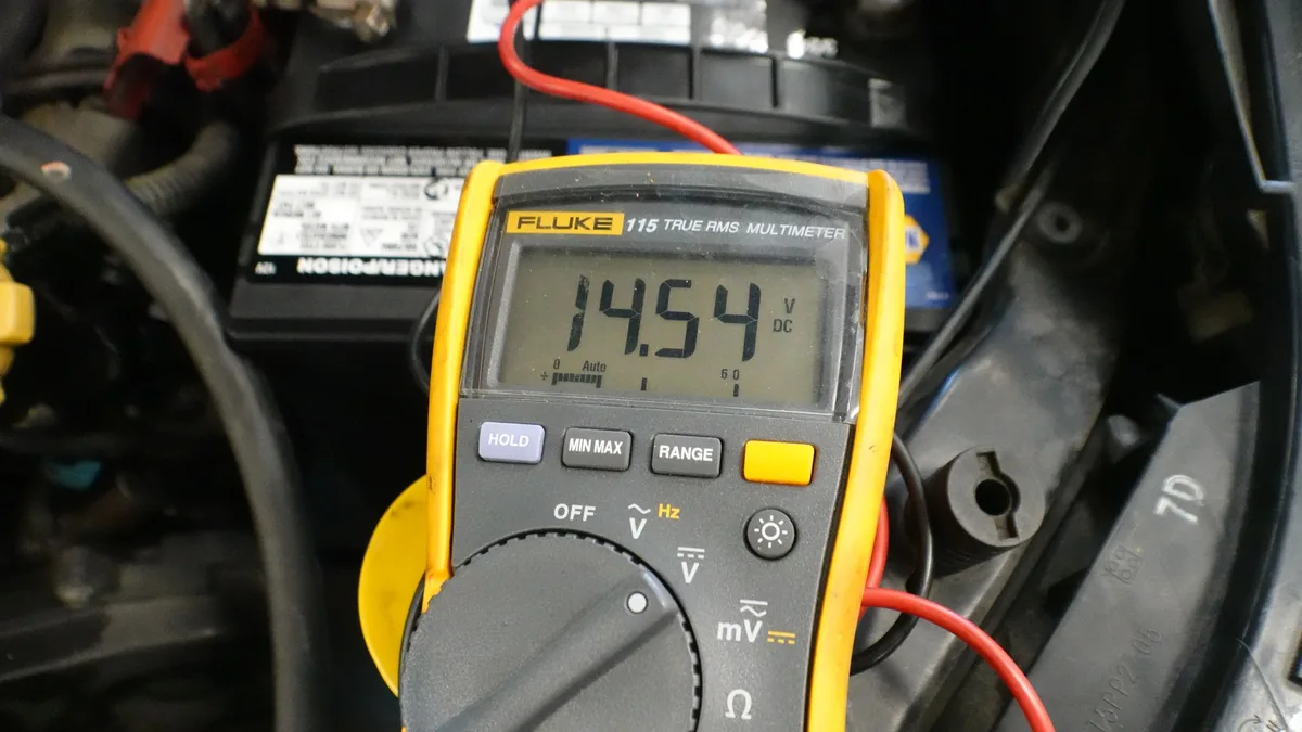 12V battery voltage test