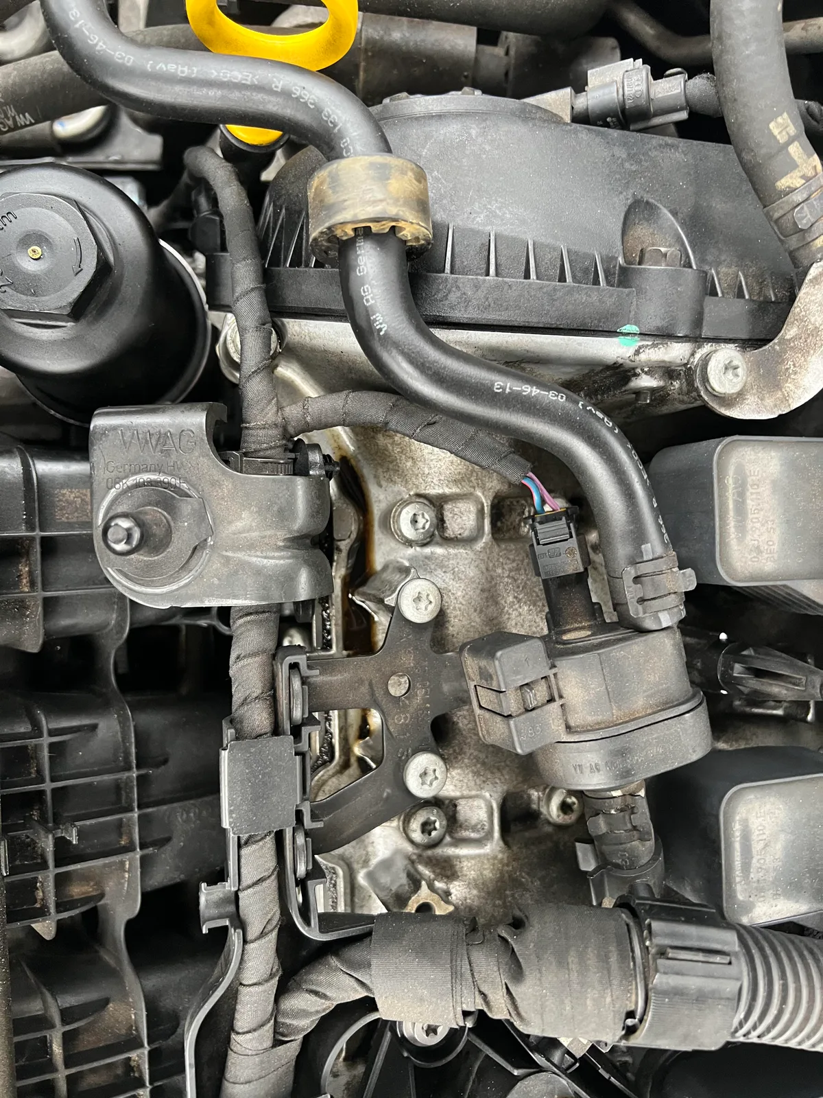 engine oil leak point