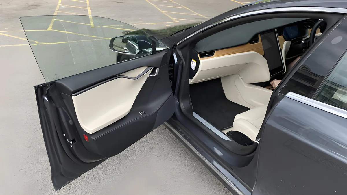 Tesla Model Y window problem