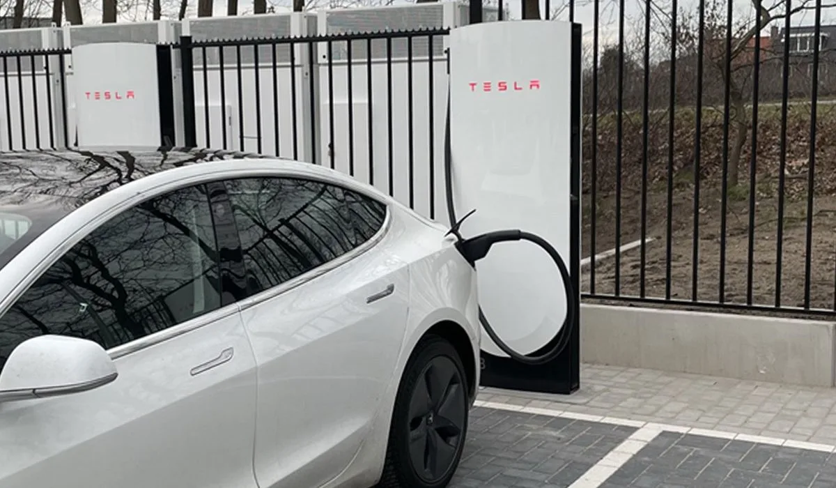 Tesla Supercharger V3